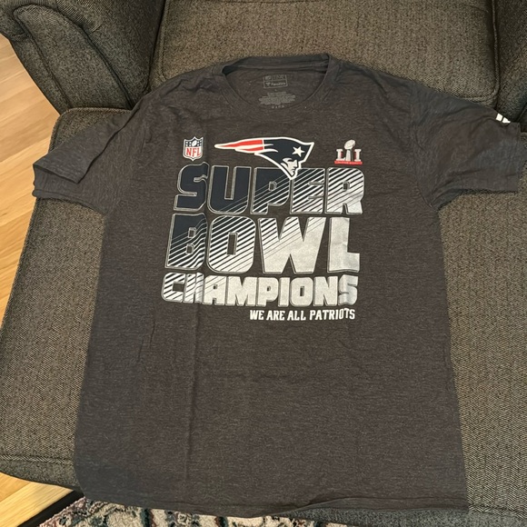 NE Patriots Super Bowl t-shirt - Picture 2 of 2